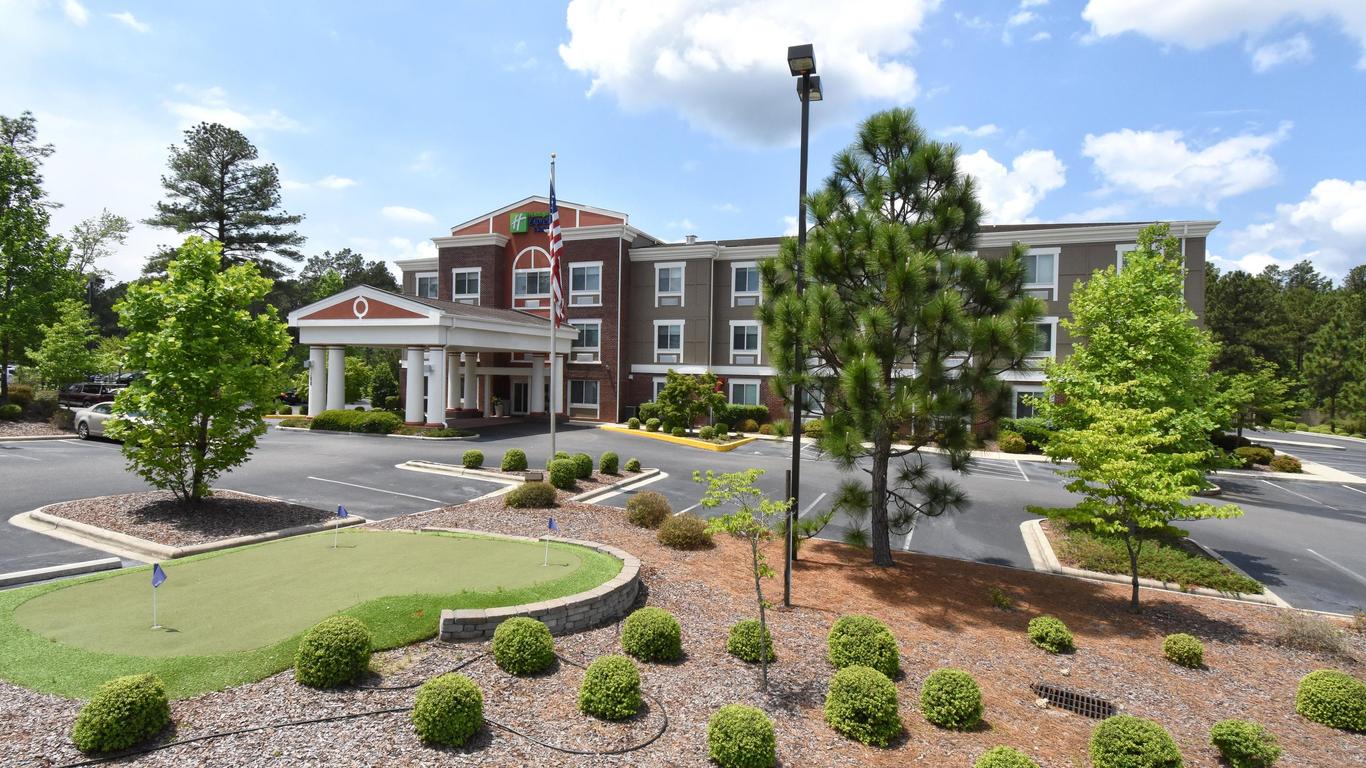 Holiday Inn Express & Suites Southern Pines-Pinehurst Area